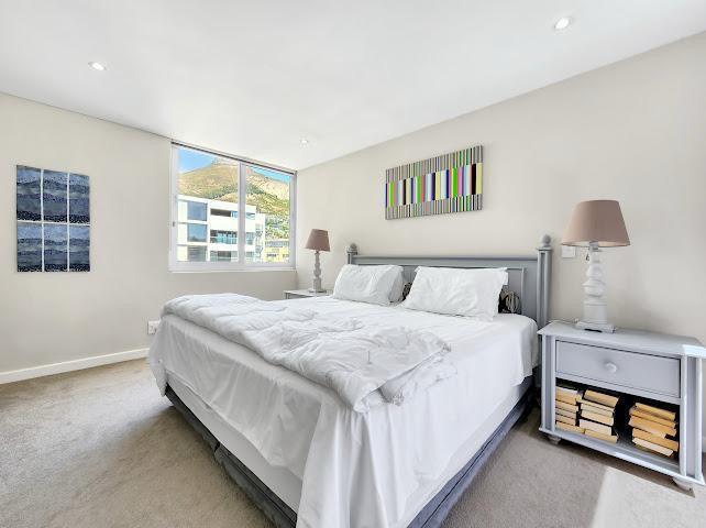 2 Bedroom Property for Sale in Sea Point Western Cape